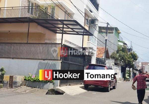 Rumah Dijual di Tomang Jakarta Barat Lokasi Hoek 3 lantai 1