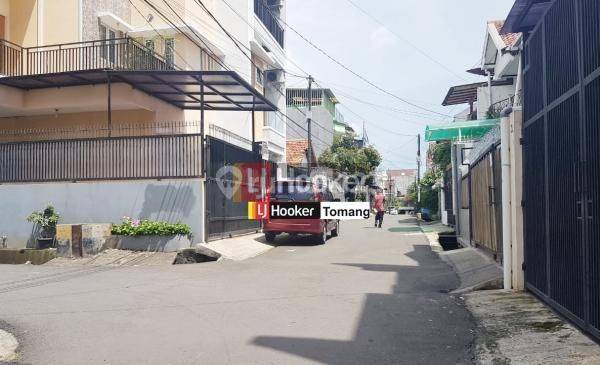 Rumah Dijual di Tomang Jakarta Barat Lokasi Hoek 3 lantai 2