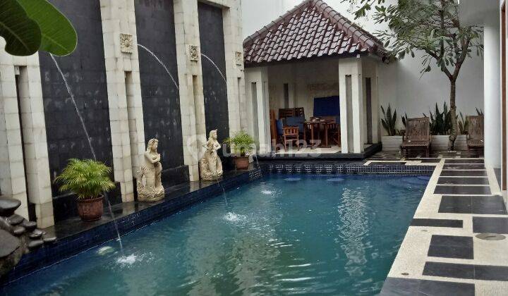 Rumah lay out bagus, apik, teduh, dilengkapi kolam renang 1