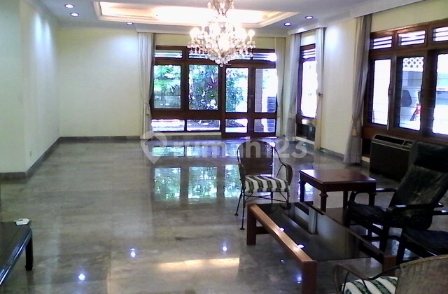 STRATEGIC HOUSE NEAR CITY CENTER 1