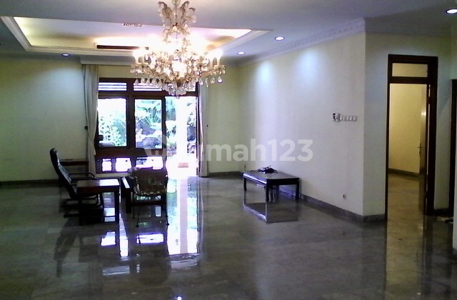 STRATEGIC HOUSE NEAR CITY CENTER 2