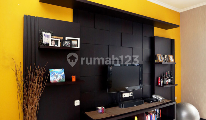 Rumah Murah 2 Lantai dengan halaman belakang di Bintaro Residence 1