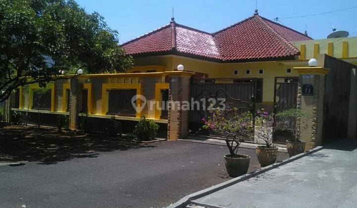 rumah minimalis dgn halaman luas 2