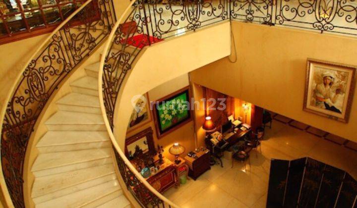 Rumah 2 Lantai Classy Luxurious di Menteng, Jakarta Pusat 1