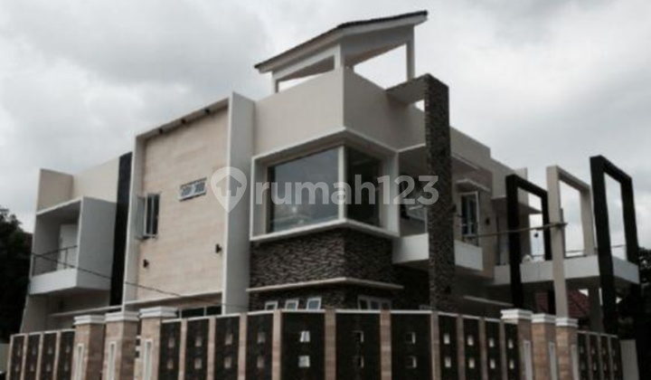 Rumah Hoek Full Furnished dan Mewah di Gading Serpong Tangerang 1
