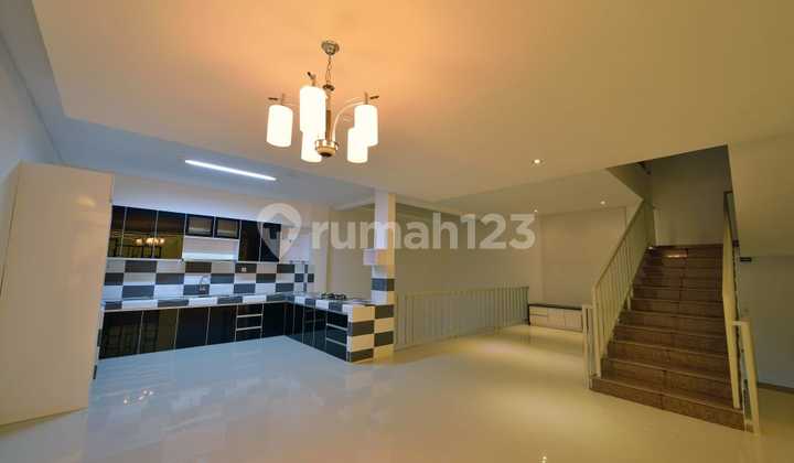 House in Taman Gunung Kelud 2