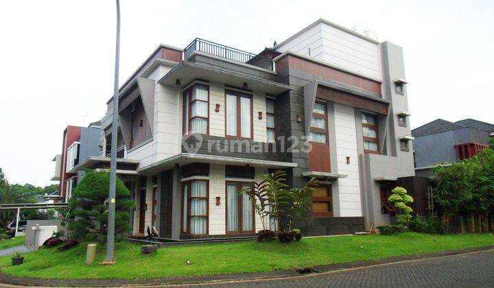 Rumah Hoek Cantik 3 Lantai 8 Kamar Teras Belakang di Delatinos Bsd M104 1