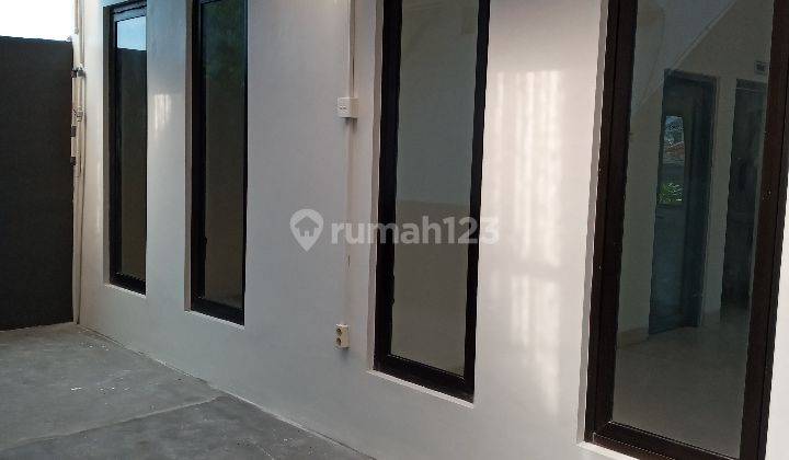 Ruko 2 Lantai Dekat Tugu Yogyakarta. Cck Untuk Kantor. Halaman Parkir Luas. 2