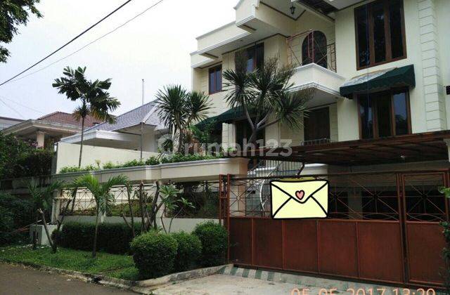 Rumah di daerah eksklusif Pondok Indah 1