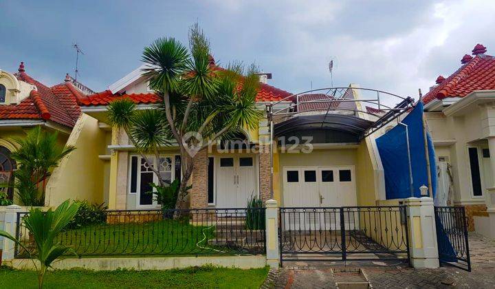 Rumah Cantik Minimalis Full Furnished Siap Huni Bangunan Terawat...Lokasi Strategis di Kawasan Elite Istana Dieng 1