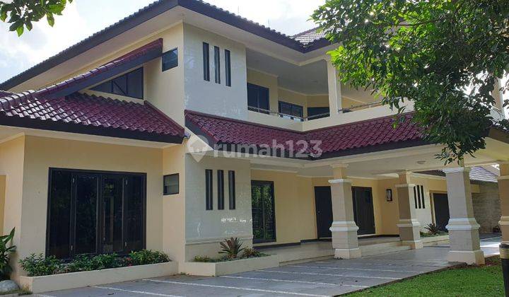 Rumah Nan asri n nyaman, penuh dengan pepohonan 1