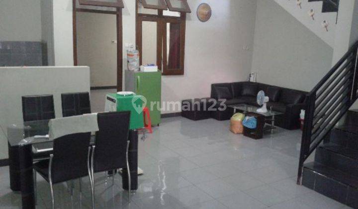 Rumah nyaman 2 Lantai dekat Kampus UNS Solo 1