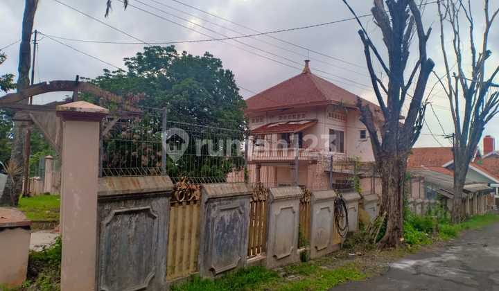 Safe and Comfortable House in South Gajah Mungkur, Semarang 1