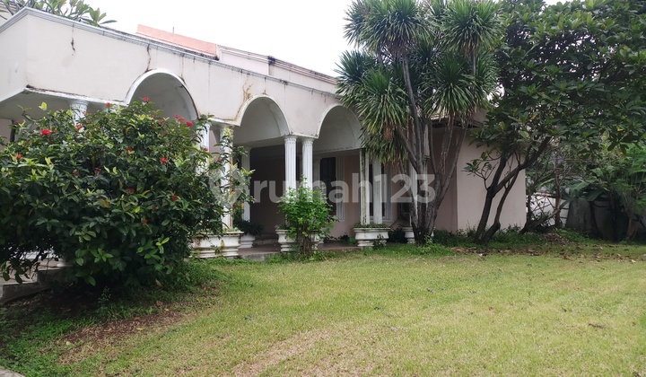 Rumah lama perlu renov di lokasi strategis