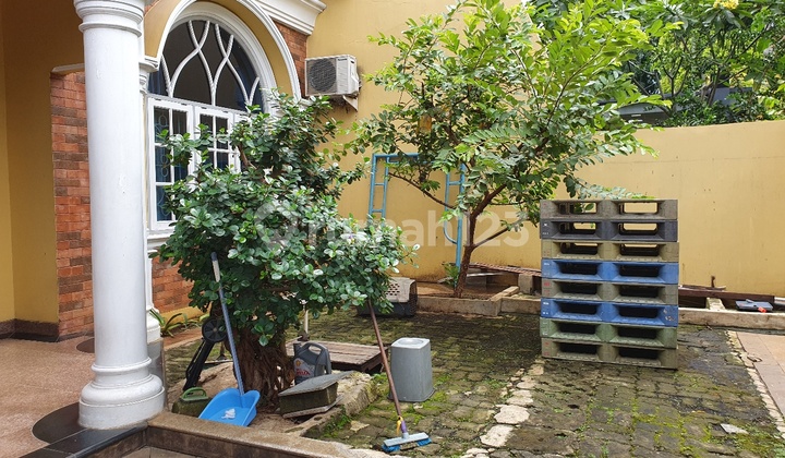 rumah lama anggun tinggi bangunan nya 2