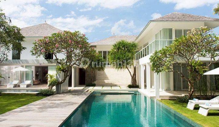 Luxury Modern Villa walking distance to the beach in Prime Area near To Echo Beach and Batu Bolong Beach in Canggu Nelayan, North Kuta, Badung Bali 2