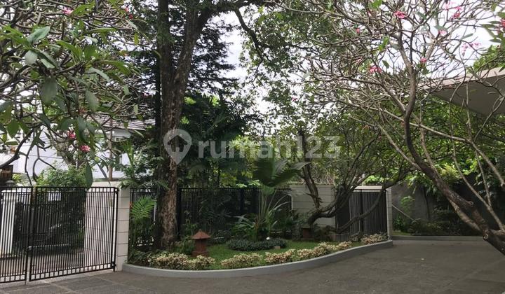 PEJATEN BARAT With swimming pool and kitchen facing the garden 2