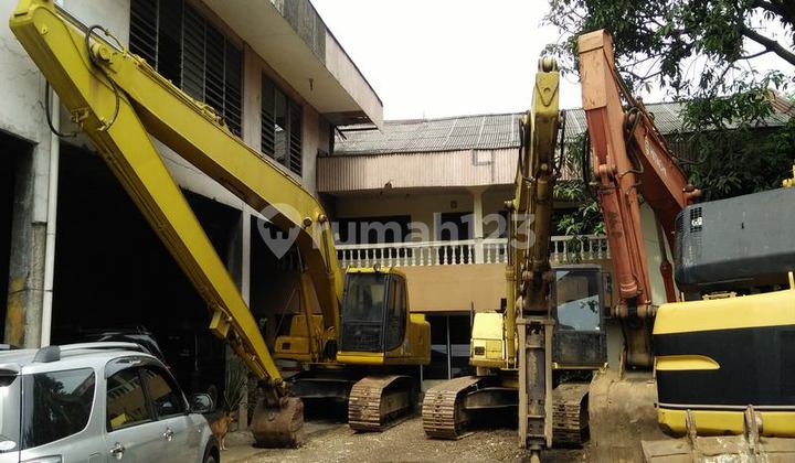 Rumah tua zona komersil bs bangun 8 lt di Daan Mogot. 0624