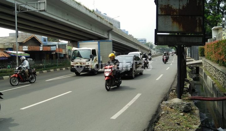 Rumah tua zona komersil bs bangun 8 lt di Daan Mogot. 0624 2