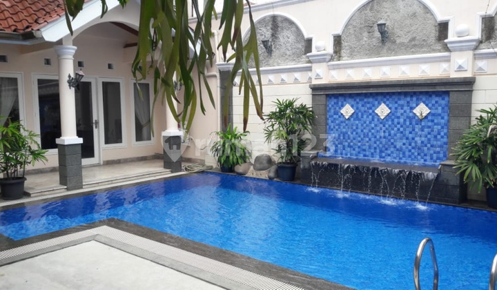 A beautiful and elegant house with an aristocratic ambiance. 2