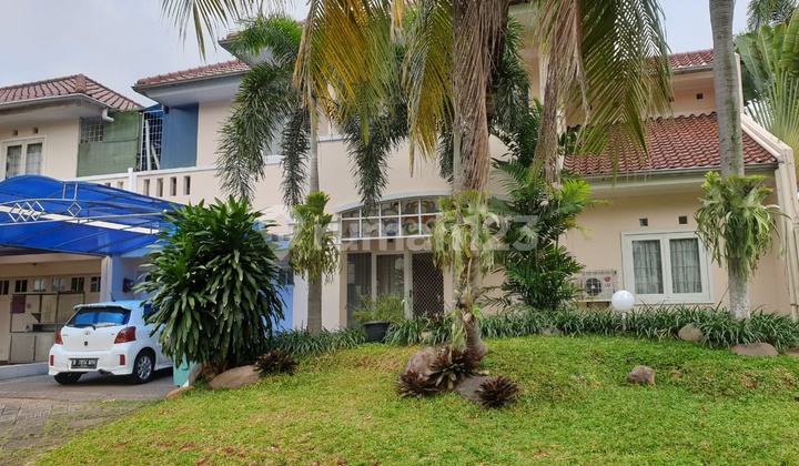 A beautiful and elegant house with an aristocratic ambiance. A beautiful and elegant house with an aristocratic ambiance.