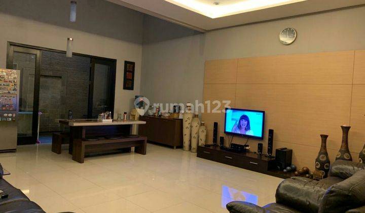 Rumah Cantik Minimalis Renovasi Siap Huni Kotak Hadap Timur di Singgasana Pradana Bandung 2