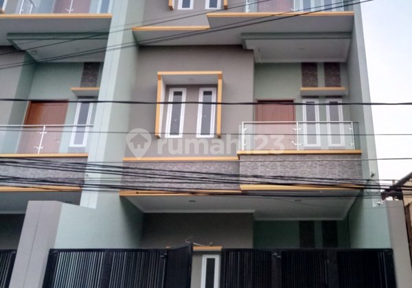 Rumah plafon 4m kwalitas ok mdh diakses di Duri Kepa. 14561 1