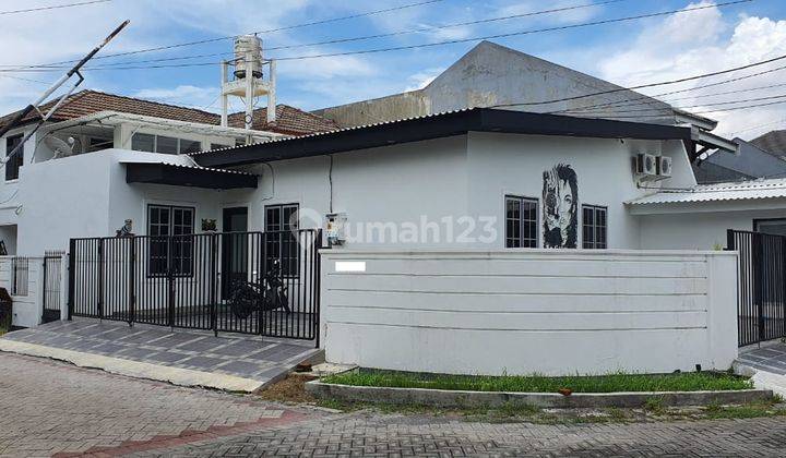 Rumah Usaha Studio Foto Nginden Intan Timur, Hook Strategis, Furnish 1,5 Lantai 1