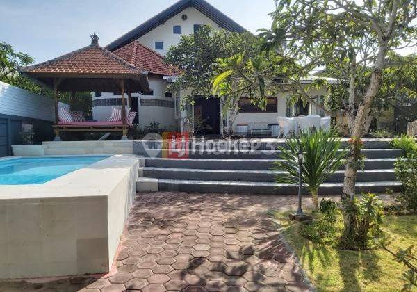 Rumah Cantik Dengan Kolam Renang Halaman Luas di Jl. Gunung Salak Gg. Jepun 1