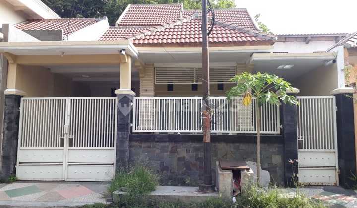 Rumah 1,5 Lantai di GKB Manyar Gresik