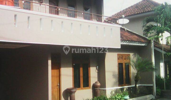 rumah 2 lantai di perum Gentan 1