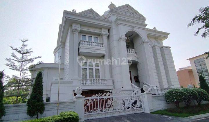 Rumah Lux View Lapangan Golf Komplek Elite Royal Sumatra Medan  1