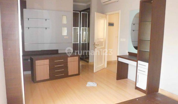 Rumah di Pantai Indah Kapuk Semi Furnished Ukuran 8 x 20 1