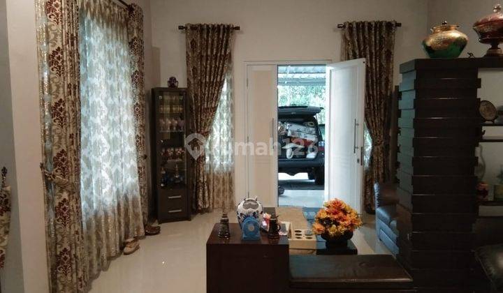 kamar tidur rumah mewah di grand sentul