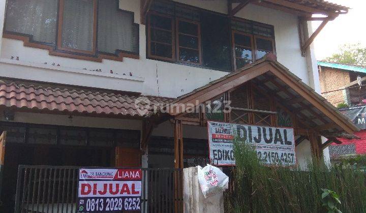 rumah cantik dua lantai persis samping entry Tahura 1