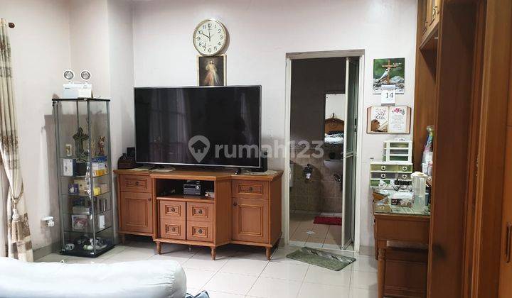 RUMAH MEWAH 2 LANTAI DI JALAN UTAMA 1