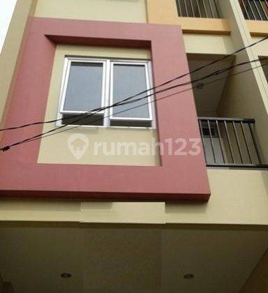 IP1833: Rumah Siap Huni Furnished Arsitektur Bagus Area Jelambar 2