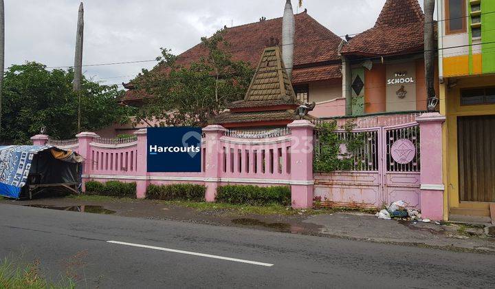 Rumah megah banyak ruang di gentan solo 1