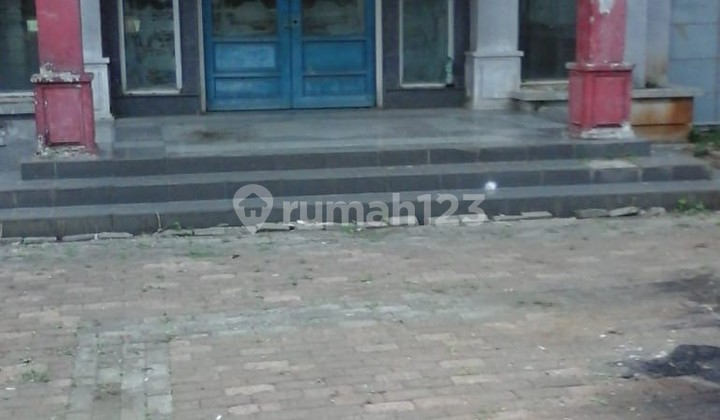 Old House in Rawamangun with 700m2 Land Area 2