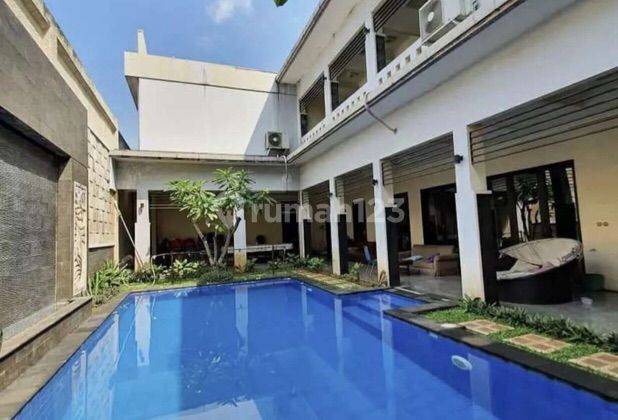 rumah Lux veteran Jakarta selatan siap huni kolam renang 1