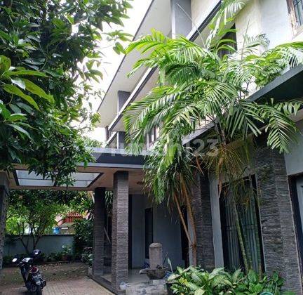 rumah Lux veteran Jakarta selatan siap huni kolam renang 2