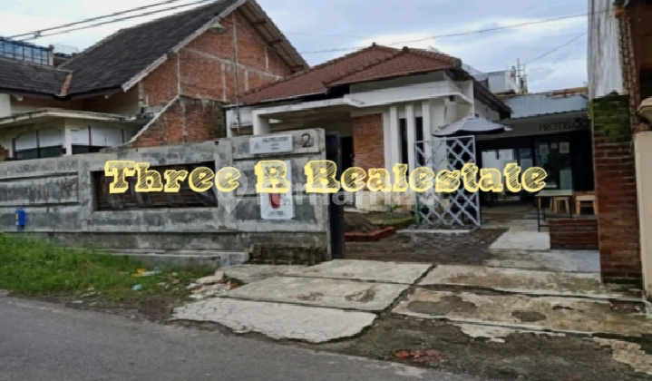 Large house, wide yard, cheap price, urgent sale, location near UB Soehat campus, great for investment. Large house, wide yard, cheap price, urgent sale, location near UB Soehat campus, great for investment.