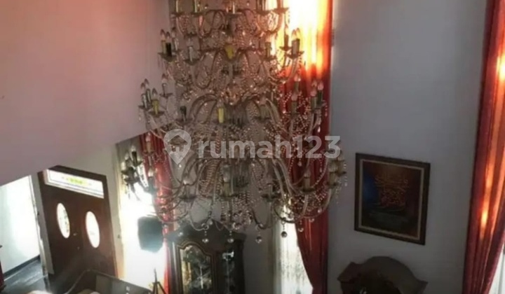 Rumah mewah 3.5lantai dengan lingkungan yang nyaman dan aman 2