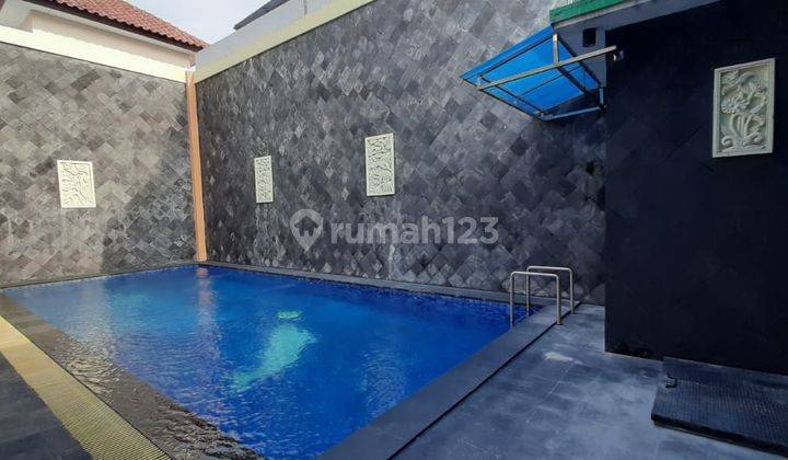 Rumah Mewah di Solo dilengkapi Kolam Renang dan Fully Furnished 2