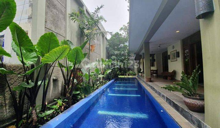 Rumah Siap Huni dengan Swimming Pool di Cinere 1