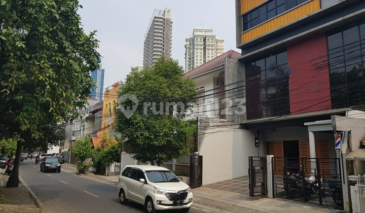 Rumah Kantor Cantik Milenial Style 4 Lantai Benhill