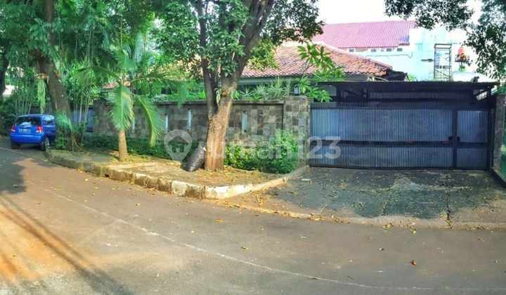 Rumah bangunan klassik hitung tanah kebayoran baru 