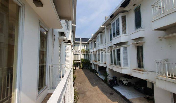 Townhouse murah private pool, jakarta selatan 2