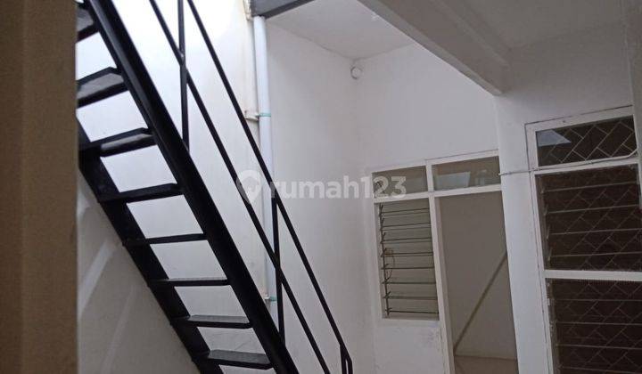 Rumah 1,5 lantai Siap Huni di Klampis Semolo Timur, Surabaya SHM Hadap utara LT 135 m2 9x15 LB 110 m2 KT 4+1 KM 1+1 1