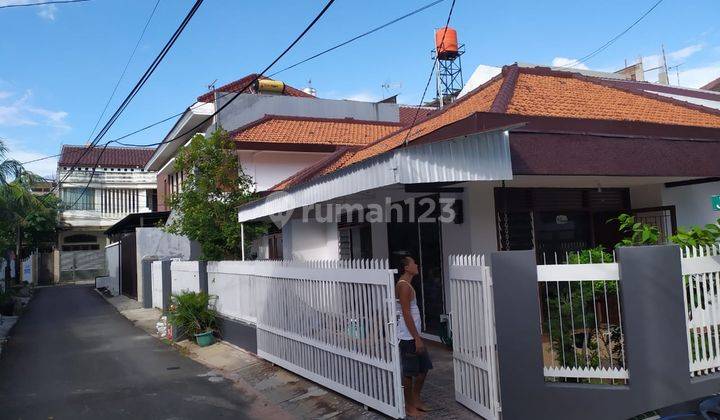 rumah baru renovasi. 3 KT.  luas tanah 227 m2 siap huni. 1